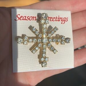 Vintage | NWT Snowflake Crystal White Rhinestones Gold tone Brooch Pin